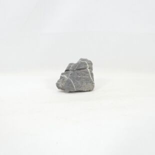 piedra amano negra mediana con dos tonos muy marcados