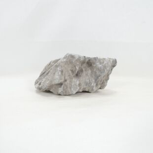 Roca Amano pequeña, triangular con surcos para decorar acuarios en tienda online peces y acuarios, Pzes Alcorcón.