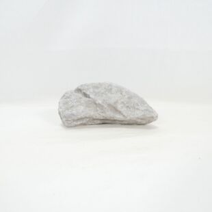 Roca Amano pequeña, triangular con surcos para decorar acuarios en tienda online peces y acuarios, Pzes Alcorcón.