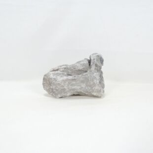 Roca Amano pequeña, triangular con surcos para decorar acuarios en tienda online peces y acuarios, Pzes Alcorcón.