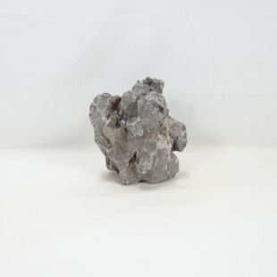 Roca Amano pequeña, triangular con surcos para decorar acuarios en tienda online peces y acuarios, Pzes Alcorcón.
