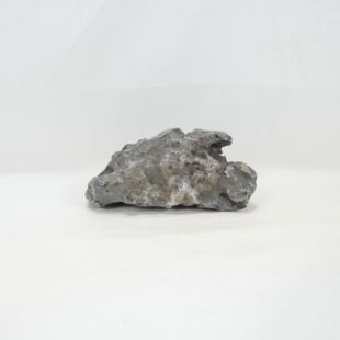 Roca Amano pequeña, triangular con surcos para decorar acuarios en tienda online peces y acuarios, Pzes Alcorcón.