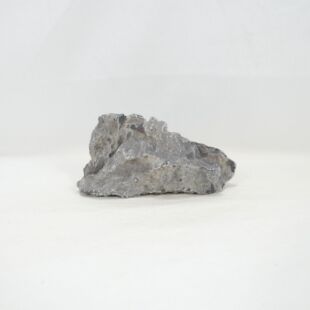 Roca Amano pequeña, triangular con surcos para decorar acuarios en tienda online peces y acuarios, Pzes Alcorcón.