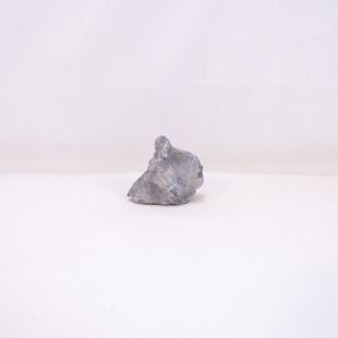 piedra amano negra mediana con dos tonos muy marcados