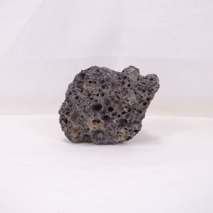 Comprar roca volcánica negra con agujeros para decorar acuarios en tienda online especializada en peces, Pzes Alcorcón, tienda.pzes.es