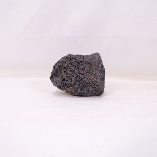 Comprar roca volcánica negra con agujeros para decorar acuarios en tienda online especializada en peces, Pzes Alcorcón, tienda.pzes.es
