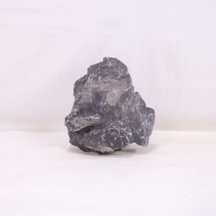piedra amano negra mediana con dos tonos muy marcados