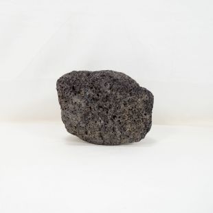 Comprar roca volcánica negra con agujeros para decorar acuarios en tienda online especializada en peces, Pzes Alcorcón, tienda.pzes.es