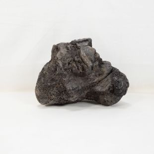 Comprar roca volcánica negra con agujeros para decorar acuarios en tienda online especializada en peces, Pzes Alcorcón, tienda.pzes.es