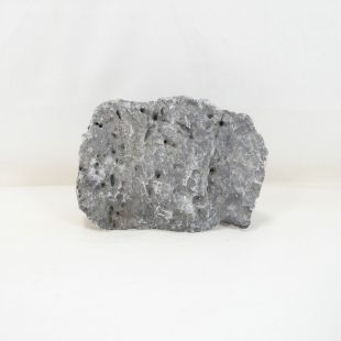 Roca Amano negra mediana y triangular con picos y marcas blancas, muy bonita, para decorar acuarios en tienda online peces y acuarios, Pzes Alcorcón.