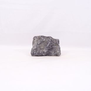 piedra amano negra grande e irregular, maciza de varios tonos