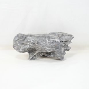 piedra amano negra mediana con dos tonos muy marcados