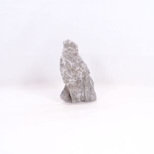 Roca Amano pequeña y triangular con surcos para decorar acuarios en tienda online peces y acuarios, Pzes Alcorcón.